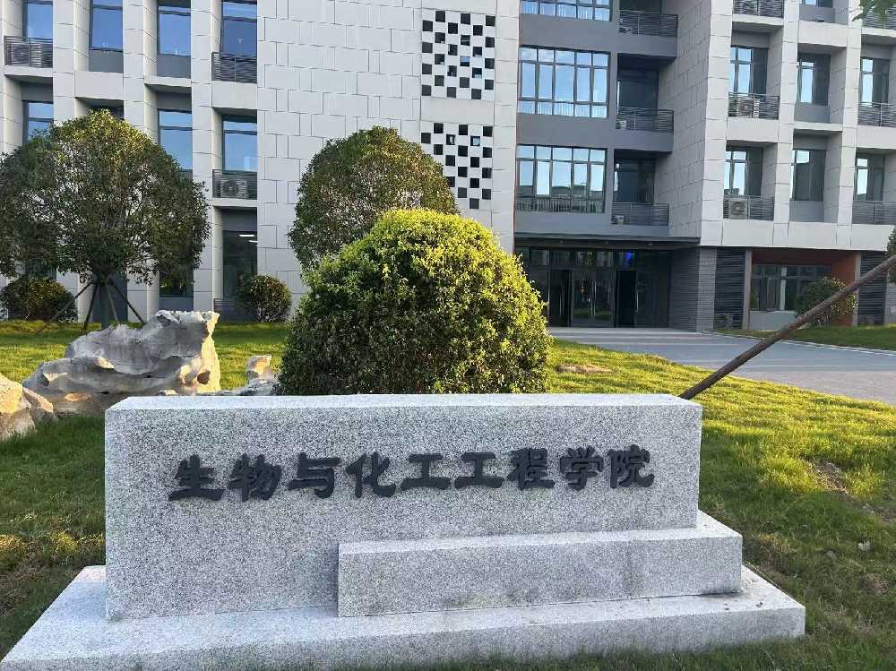 印台区扬州职业大学体育场高杆灯项目